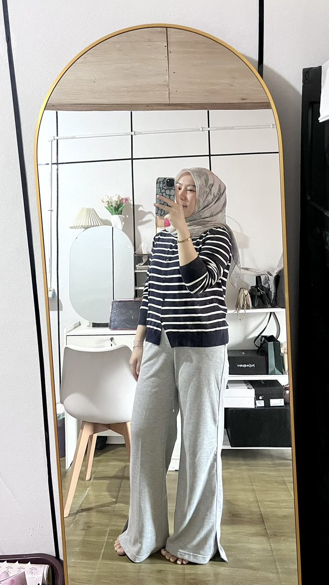 icemilkteh's tweet photo. outfit rotation🔁 https://t.co/wMi4a2yz9w