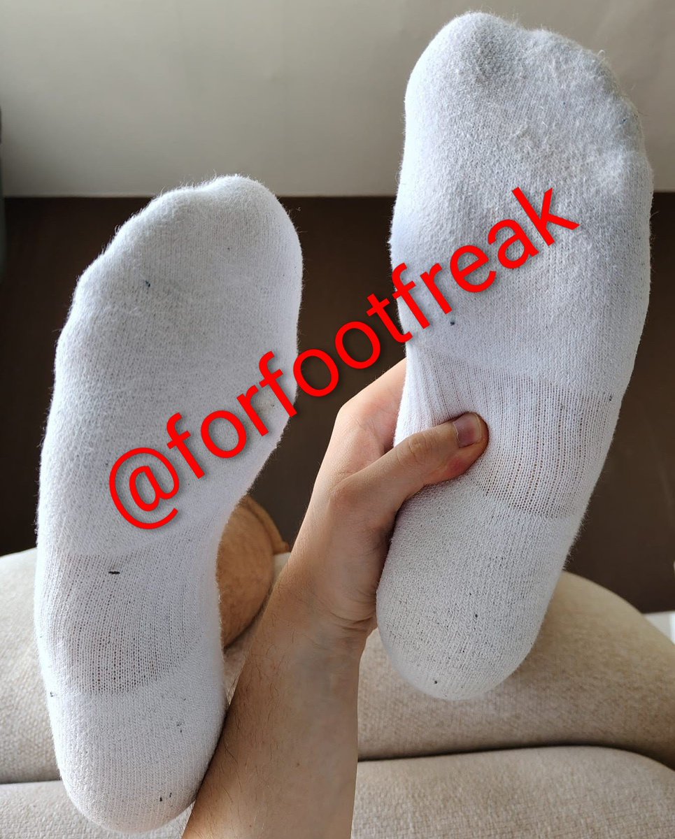 forfootfreak's tweet photo. Sługusie, bądź dla mnie przydatny i użyteczny. Moje stopy to dla ciebie naroda! 😈 Jeden z was już ją otrzymał👇🏻👇🏻👇🏻
#feetfetısh #feetworshi̇p #malefoot 
#master #slave #cashmaster #paypig #domination https://t.co/MEz2qCwv0f