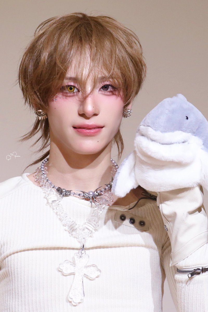 C10H14N2and's tweet photo. 260530 마이스타굿즈 팬싸

#XLOV #엑스러브
#하루 #HARU https://t.co/NgbiG4qgi1