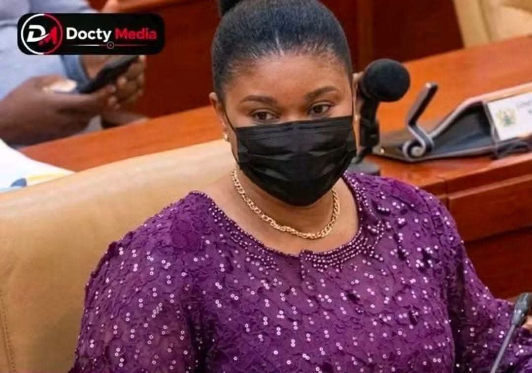 mistadela's tweet photo. The Right Hon. Alban Kingston Bagbin @askbagbin and the NDC majority in Parliament must as matter of urgency prosecute this imposter who impersonated Hon. Adwoa Sarfo to impose such a thievery E-levy on us.
@JDMahama @S_OkudzetoAblak @JusticeSremSai https://t.co/EarAVH1XpB