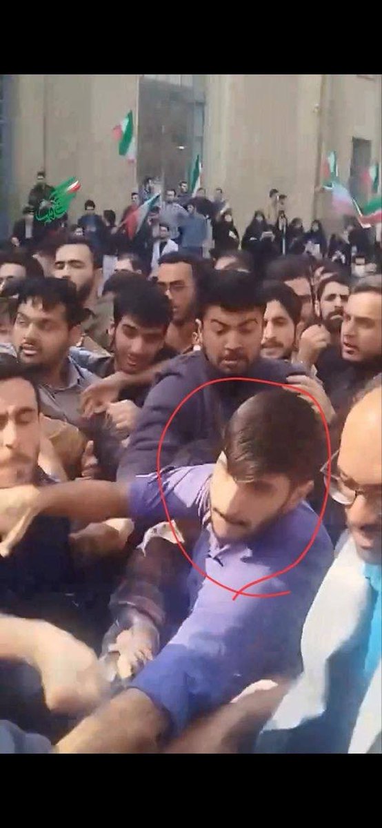 IranNewsAgency0's tweet photo. 🚨🦀 
یکی از مزدوران گروهک تروریستی بسیج در دانشگاه تهران؛ مسعود عباس‌زاده عامل حمله به دانشجویان در تجمعات اعتراضی

مزدور مسعود عباس‌زاده ورودی ۱۴۰۲ رشته مهندسی پلیمر دانشگاه تهران https://t.co/KsUgOQkce1
