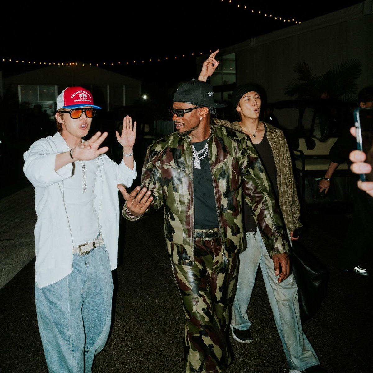XMPLMAG's tweet photo. Usher with BTS’ j-hope and RM in Toronto 🔥

📸: IG @/brxvn https://t.co/6Jmc3KuLfR