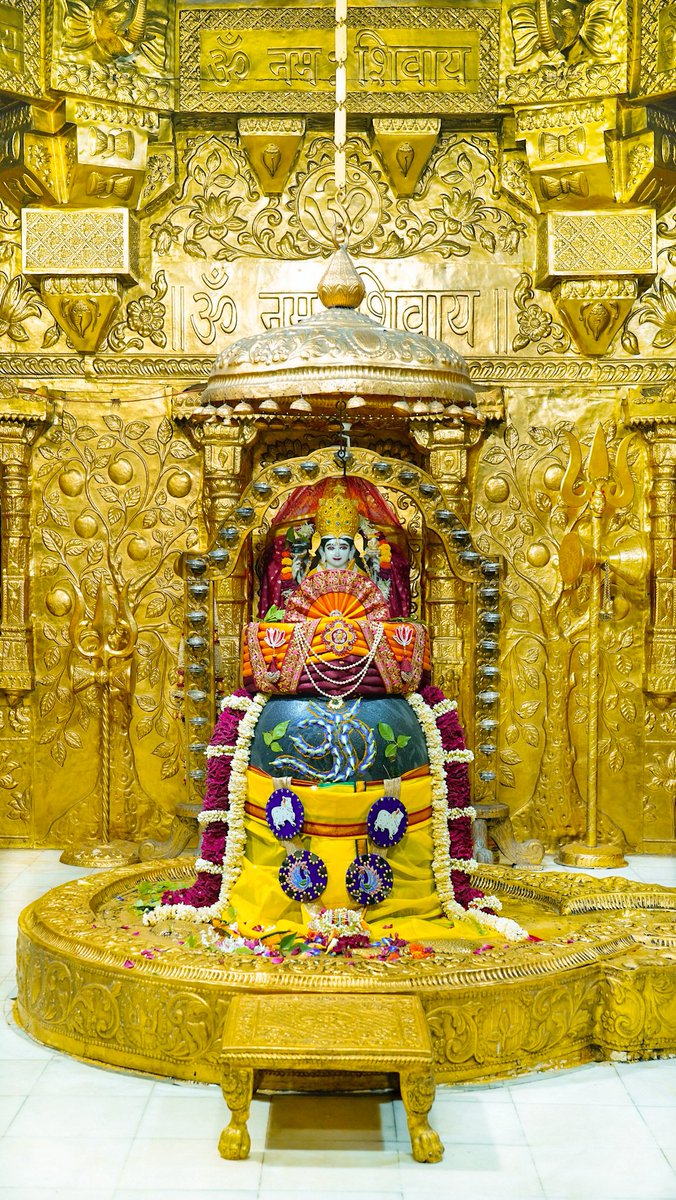 Somnath_Temple's tweet photo. श्री सोमनाथ महादेव मंदिर,
प्रथम ज्योतिर्लिंग - गुजरात (सौराष्ट्र) 
दिनांक: 13 अगस्त 2026, श्रावण शुक्ल प्रतिपदा - गुरुवार
मध्याह्न श्रृंगार
082610474
#somnath #mahadev #shivji
#bhakti #somnathlivedarshan #somnathtemple #JaiSomnath #SomnathSwabhimaanParv

Whatsapp Channel Daily Darshan https://t.co/sndKP0fuKq