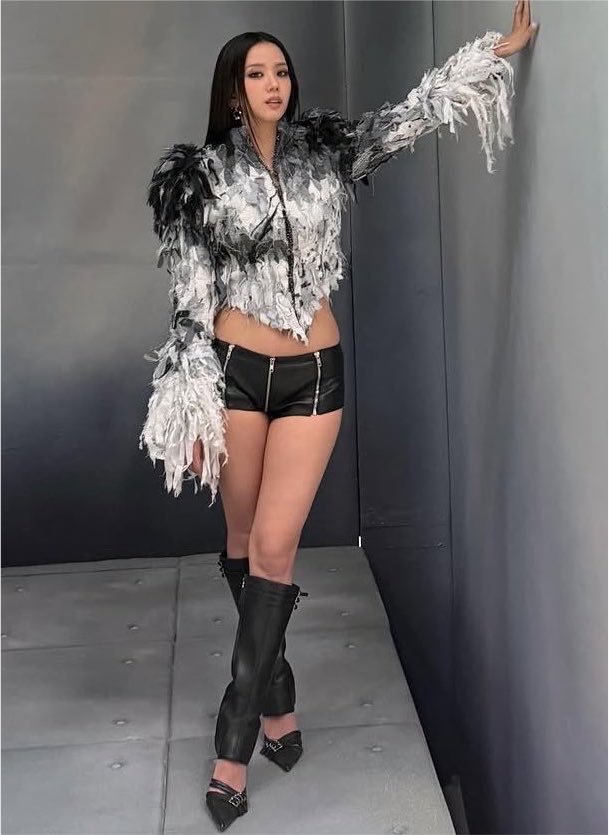 JmoonnJ's tweet photo. The body is so tea.. https://t.co/dKUk6WTgeD