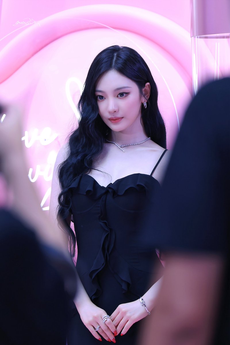 AndusMui's tweet photo. 260813 ELIZABETH ARDEN

#NINGNING #aespa
#닝닝 #宁宁 #宁艺卓 https://t.co/ACRErRCOc4