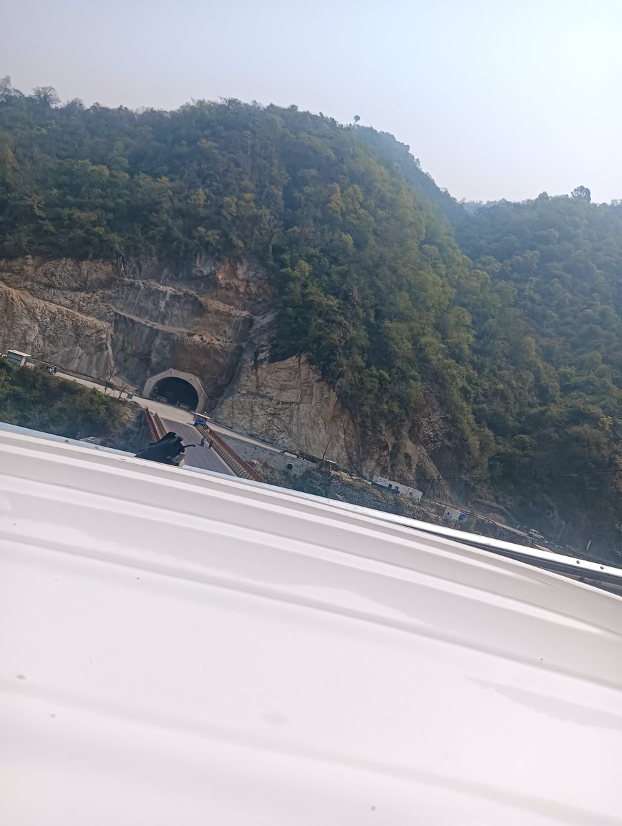 jjkarsiangreen's tweet photo. New tunnels 
#train #highway #new #connect #running #work https://t.co/988YGJOizp