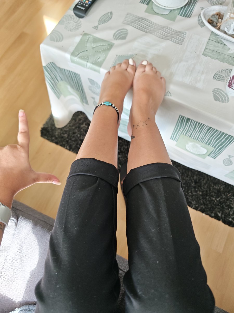 ChristinaM4446's tweet photo. Guten Morgen ihr Sklaven, Sissis und Hunde😏 ihr wisst wo euer Platz ist. knien, zahlen und bedanken😉😈 #barefoot #barfuß #geldherrin #göttin #herrin #zahlsklaven #zahlsklave #paypig #paypigwanted #rtgame https://t.co/6WYIf6RLdF