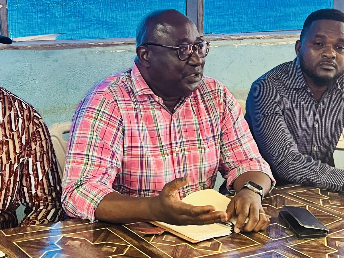 moped2025's tweet photo. Deputy Minister Rev. Dr. Jonathan Titus-Williams & Development Sec. Ambrose James led the National Steering Committee on a monitoring mission to FG Gold Mining Ltd, Baomahun, Bo District—ensuring compliance with resettlement procedures for PAPs. #MoPED #Resettlement #Minin https://t.co/vrKcCOcv1h