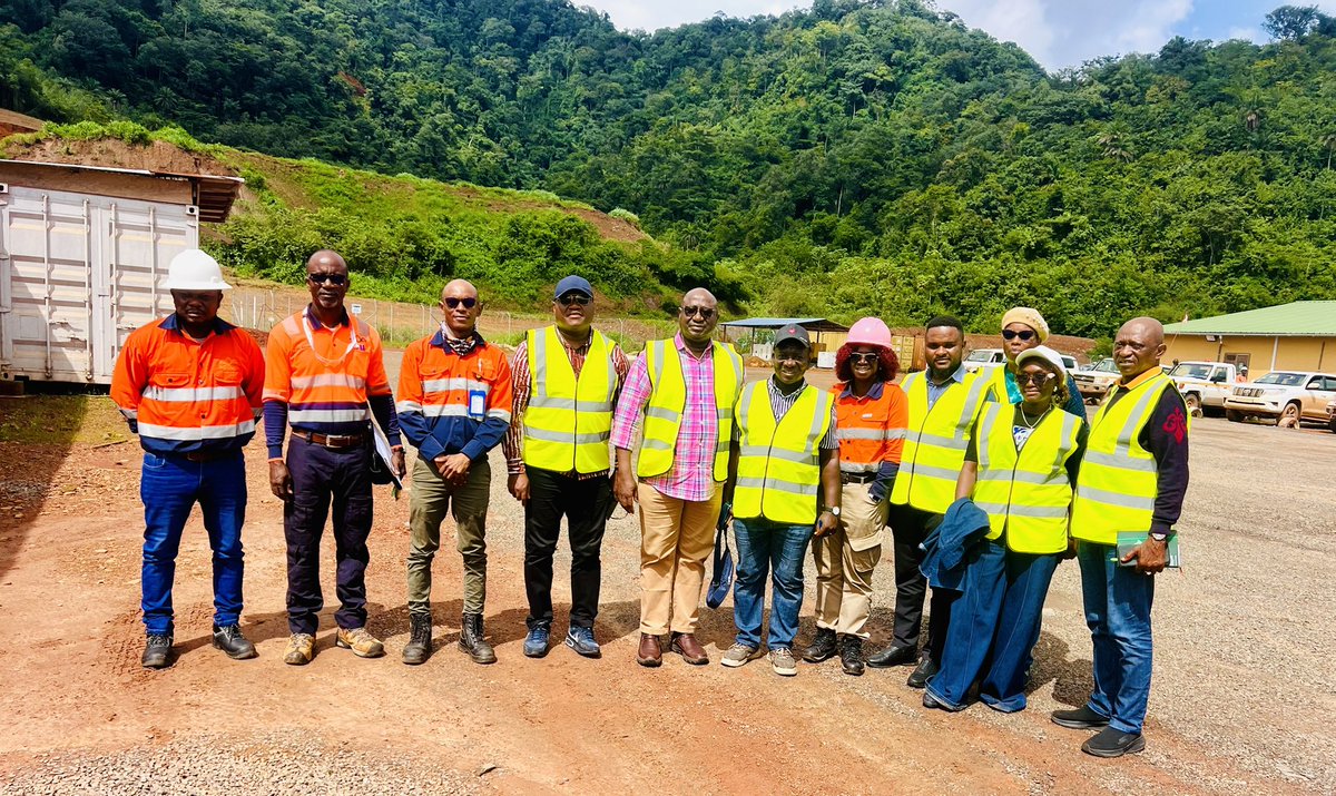moped2025's tweet photo. Deputy Minister Rev. Dr. Jonathan Titus-Williams & Development Sec. Ambrose James led the National Steering Committee on a monitoring mission to FG Gold Mining Ltd, Baomahun, Bo District—ensuring compliance with resettlement procedures for PAPs. #MoPED #Resettlement #Minin https://t.co/vrKcCOcv1h