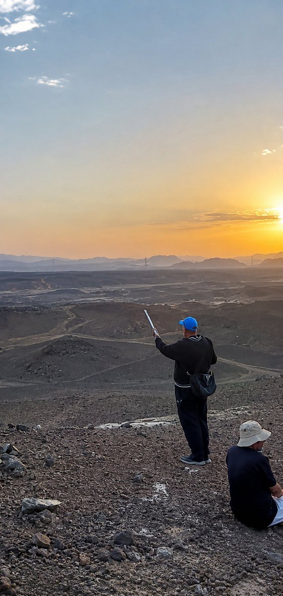 hikingtaibah's tweet photo. في رحاب التاريخ والطبيعة 

 تجربة مميزة عند الوقوف على جبل النغير، لمشاهدة طريق الظبي،مسار يجمع بين جمال الطبيعة وعبق السيرة النبوية.
📍 طريق الظبي هو الطريق الذي سلكه النبي ﷺ أثناء هجرته الشريفة، في رحلة خالدة ارتبطت بتاريخ المدينة المنورة وسيرتها العطرة.

خطواتٌ على دروب التاريخ… ومغامرةٌ تستحق أن تُعاش 
#هايكنج_طيبة معكم دائما

 #المدينة_المنورة
 #الهجرة_النبوية 

https://t.co/RjKL4yzJG9
