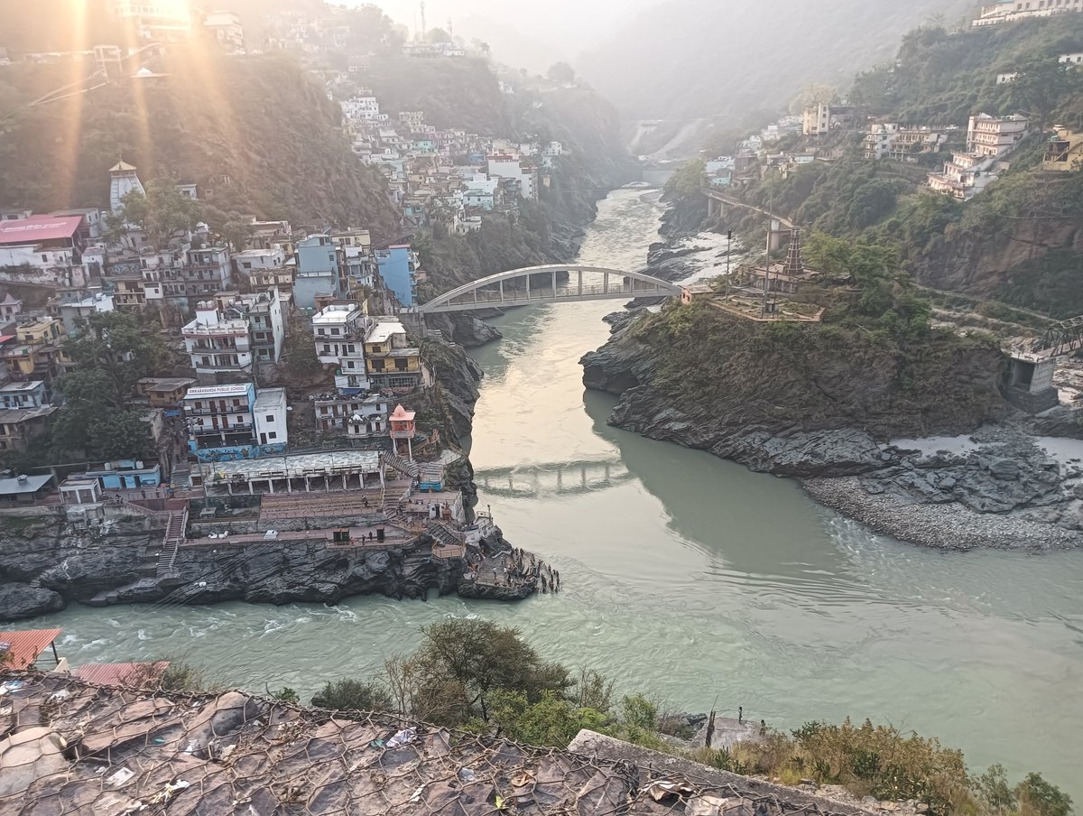 jjkarsiangreen's tweet photo. Ganga sangam alkahnanda &amp; Bhagirathi 🚩
#ganga #bhagirathi #alakhnanda #holly #river #hindu #special #place #lordshiva https://t.co/d849EgTUOG
