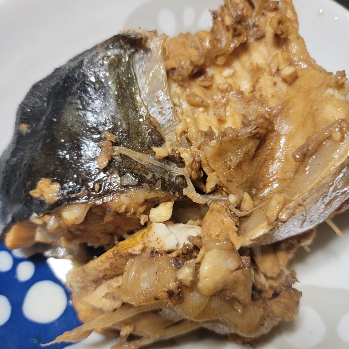 HALDES_kitchen's tweet photo. 熱中症から回復し、
初盆なので地元に帰ってきました
昼過ぎから飲んで
酒飲み祭りで太りそうです…
ツマミ作りました
帰ったら運動せねば( ・`д・´)
#ヒラスのアラ炊き
#手羽中の甘辛チキンバー https://t.co/uZ4qYdrJro