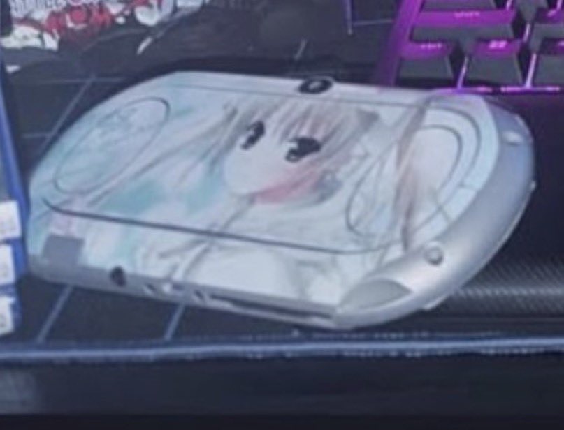 Renzooooed's tweet photo. Is this yosoga no sora? This dude into incest or what https://t.co/ns7zMUzyL4