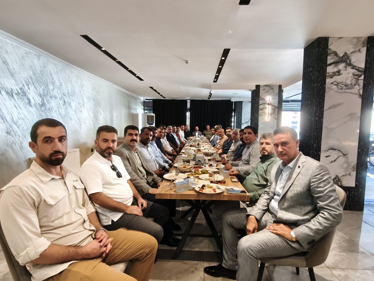AycinBilal's tweet photo. @surgiyad – Şanlıurfa Girişimci Yapı ve İş İnsanları Derneği olarak, #ARAD #OTEL’de düzenlenen davete icabet ettik.

Nazik davetleri ve misafirperverlikleri için Ahmet Badıllı ve Yasin Badıllı’ya teşekkür ediyor, kendilerine çalışmalarında başarılar diliyoruz.

Şehrimizin iş dünyasının değerli isimleriyle bir araya gelmek, istişare etmek ve güçlü bağlarımızı pekiştirmek bizler için büyük önem taşıyor.

Birlikte daha güçlü, birlikte daha güzel bir Şanlıurfa için çalışmaya devam edeceğiz.

#ŞÜRGİYAD #Şanlıurfa #İşİnsanları #Girişimcilik #BirlikteGüçlüyüz @omerbadilli @ARADOTEL