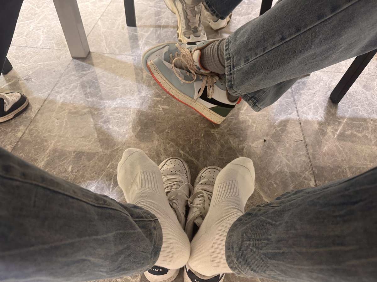 longlong3126's tweet photo. 有人陪我一起打麻将吗？ https://t.co/QPZWblKnwC