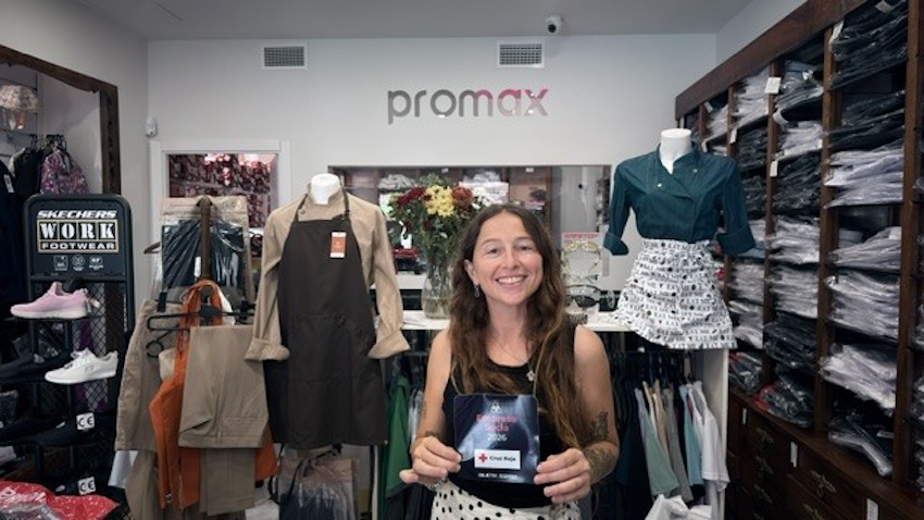 CREMalaga's tweet photo. Muchas empresas se siguen sumando como socias de Cruz Roja en Málaga. Nuestro agradecimiento al esfuerzo y compromiso solidario con su entorno y con familias que atraviesan dificultades... Adventour Travel Alhaurín el Grande, Óptica Reding, Pinturas Archilla y Uniformes Promax 😍 https://t.co/4GnZVE13Am