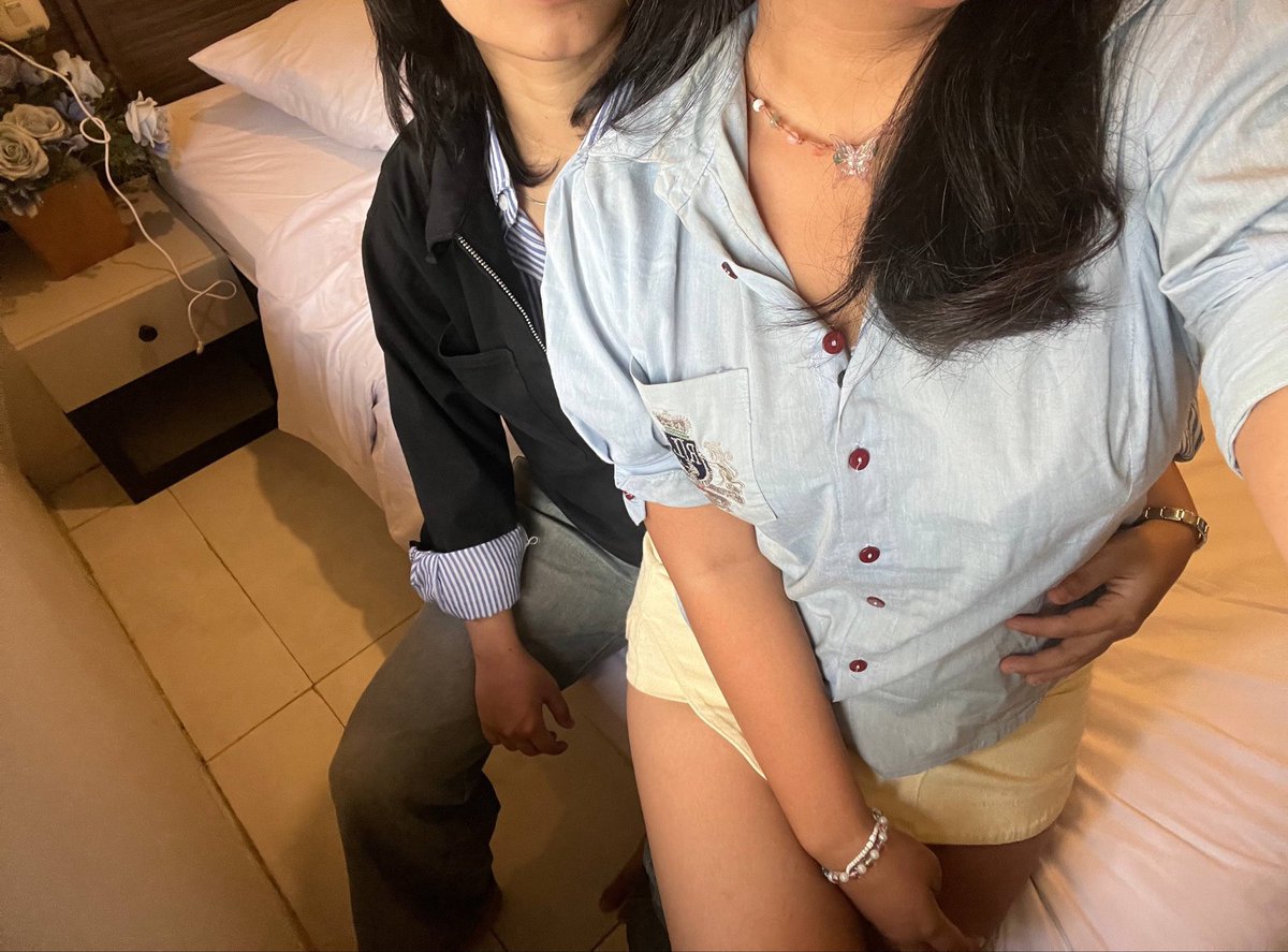sideofcel's tweet photo. i know i’d look prettier sat on older woman’s lap https://t.co/IsuoJjtSlc