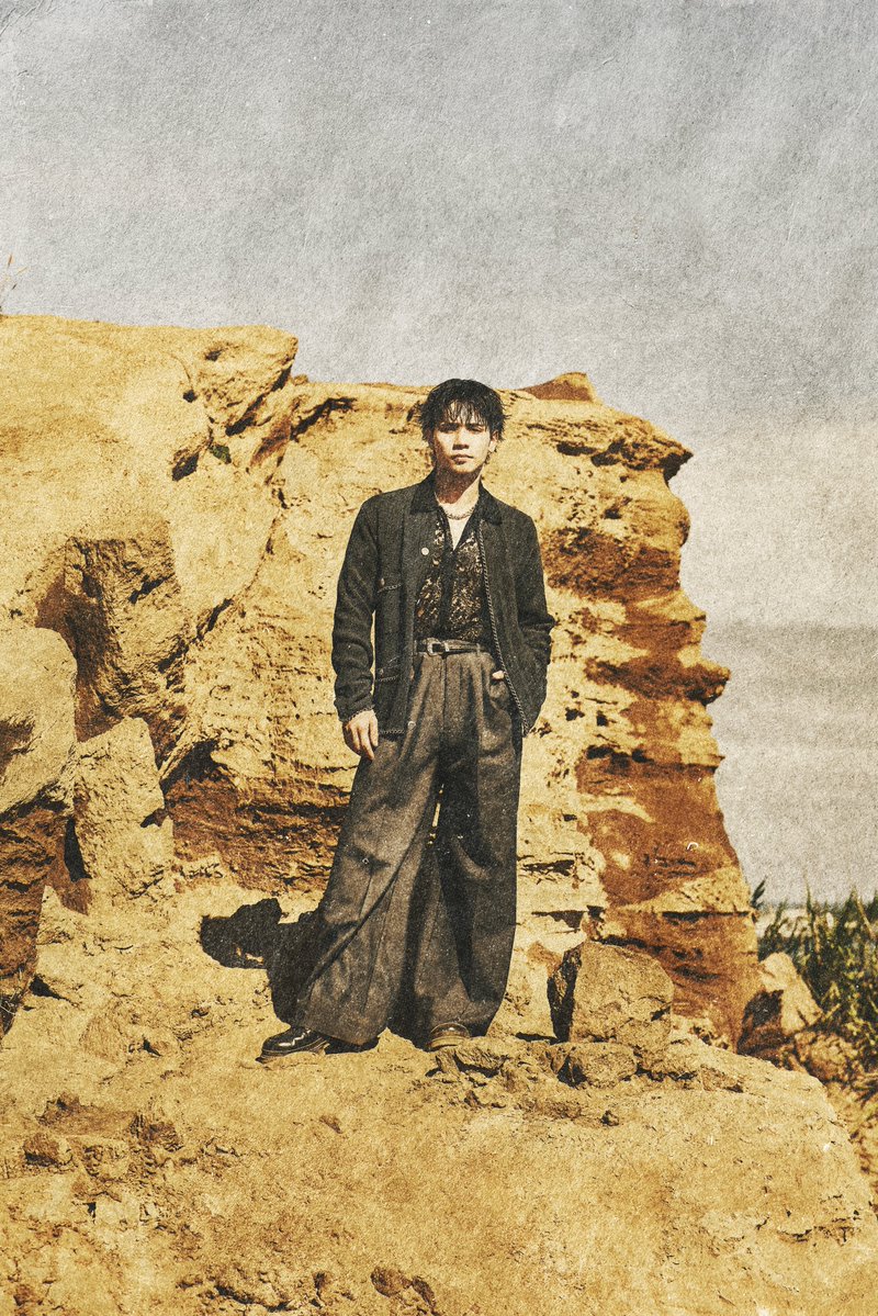 ma55iveofficial's tweet photo. MA55IVE THE RAMPAGE
3rd ALBUM「DEPARTURE」

-Artist Photo
#神谷健太 

#MA55IVE #THERAMPAGE https://t.co/ZK7oTL0con