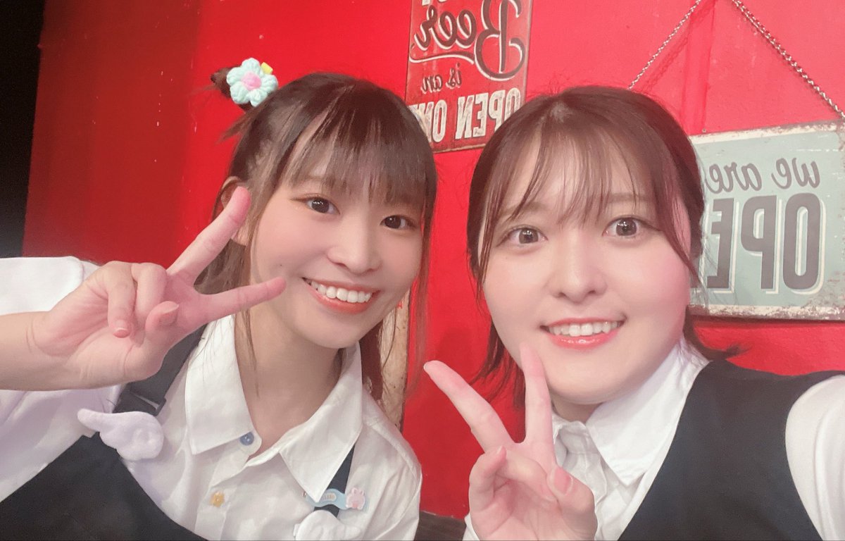 manami_mikan03's tweet photo. #xingeye4
本日8月13日(木)
C は19:00からです〜！

B班初日おめでとうございます🎊✨✨

かわいいかわいい天音ちゃんと📸🪽
天音ちゃん含む３人が動き回ってるのを
見るだけでかわいすぎて
ニコニコしてしまいます( ◠‿◠ )

雨で転ばないように気をつけて
お越しください！🚶‍➡️🌧️ https://t.co/C5RKQsKR1m