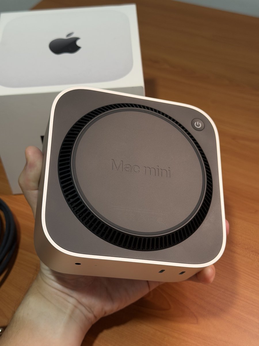 bhaguz_403's tweet photo. Dijual Mac mini M4 nih! 😍
Permisi gaes mau jual Mac Mini M4 spek 256/16 fullset muluuus cakep.
Tinggal beli monitor keyboard mouse sendiri ya.

Harga 12,8 juta bungkuuus! Minat cuss DM. Bantu RT gaes thank you 🙏🏼 https://t.co/RVXkSyfAwr