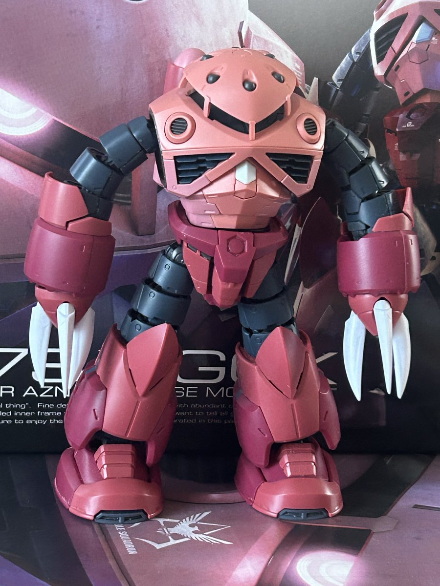 TAREmenti's tweet photo. ひとまず出来た✨
まだモノアイ部分は作って無いですが！

マーキングシールとガンダムマーカーでのウェザリングってどっちが先がいいのかな？

#RGズゴック https://t.co/CsYXEyemru