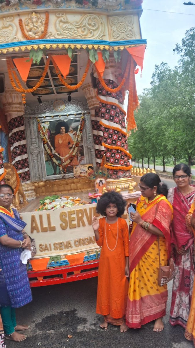 sathyasaiodisha's tweet photo. Loving Sairam..
With the Blessings of Bhagawan Sri Sathya Sai Baba, the Prema Pravahini Ratha Yatra continued its sacred journey through Sai District Subarnapur on 11th August 2026.
#PremaPravahiniRathaYatra
#NarayanSeva
#BalVikas
#Subarnapur
-Media Team https://t.co/r7u6b8Hbk2