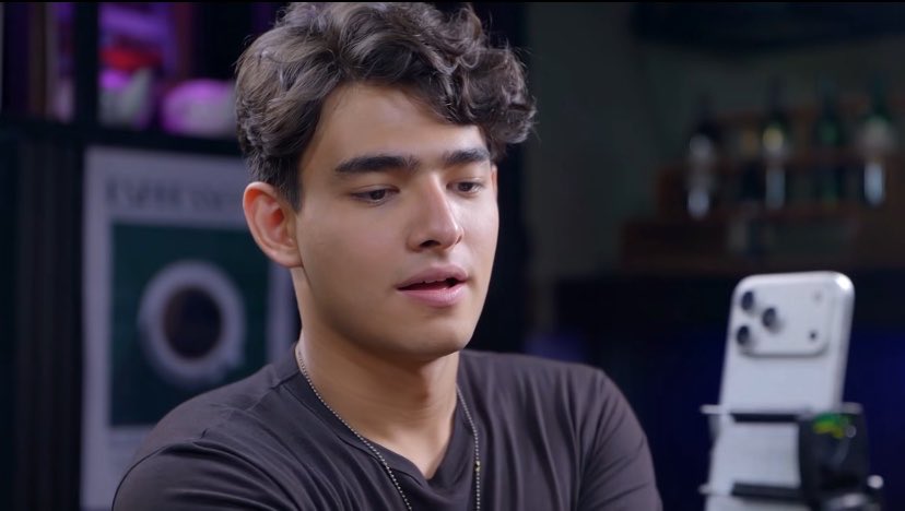 jythvla's tweet photo. Ini buat video apa ya sampe harry gak mau direkam sama aqeela karna takut identitasnya kebongkar? Padahal sepanjang siang-sore manut aja divideoin hal random sama cewenya??😭 https://t.co/02QSAB5AkR