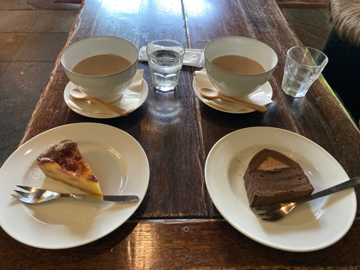 studiokanata_tp's tweet photo. 夏休みは長野へ。
気づけば20年近く通っている #お気に入りのカフェ で、の〜んびり☕️
#幸せになるカフェ #美麻珈琲 #季節の���ルト #李タルト #絶品チョコレートケーキ #サント・アントリフ https://t.co/uk1AhfNdP8