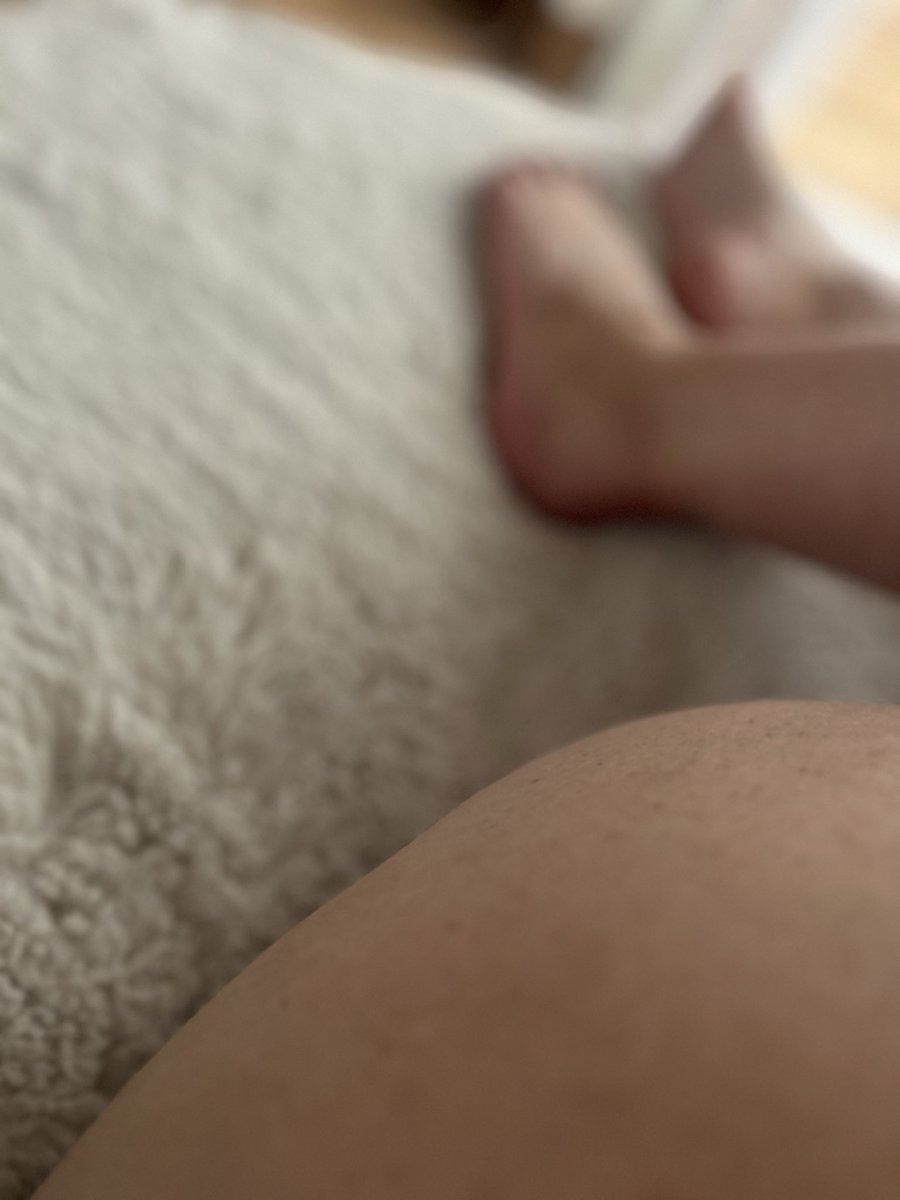 LivTheFootQueen's tweet photo. Woke up on the wrong side of the bed this morning. My mood is your responsibility, send a fat tribute and turn my morning around. Don't keep me waiting, piggy. 💸 https://t.co/Z1JDHYF35V