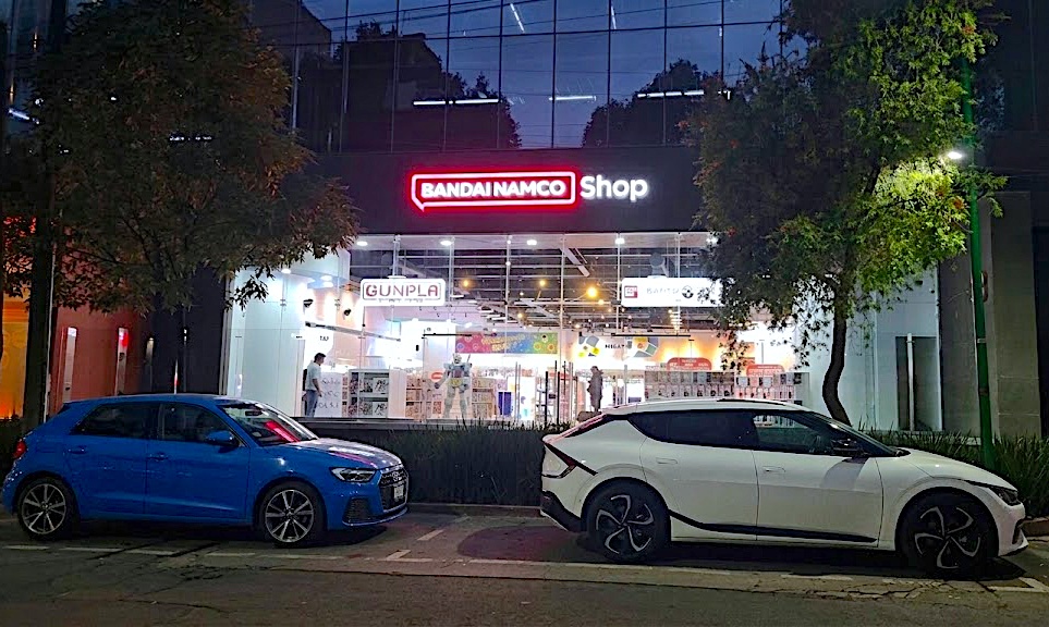 oscar_report's tweet photo. CIUDAD DE MÉXICO albergará la 1ª tienda oficial de BANDAI NAMCO en América Latina.
La tienda será un paraíso para los coleccionistas y fans al reunir marcas icónicas como Gashapon, Tamagotchi, Dragon Ball, Tamashii Nations ó Gunpla
📍Bandai Namco Shop - Nápoles 33, Col Juárez. https://t.co/kEOF3882Im