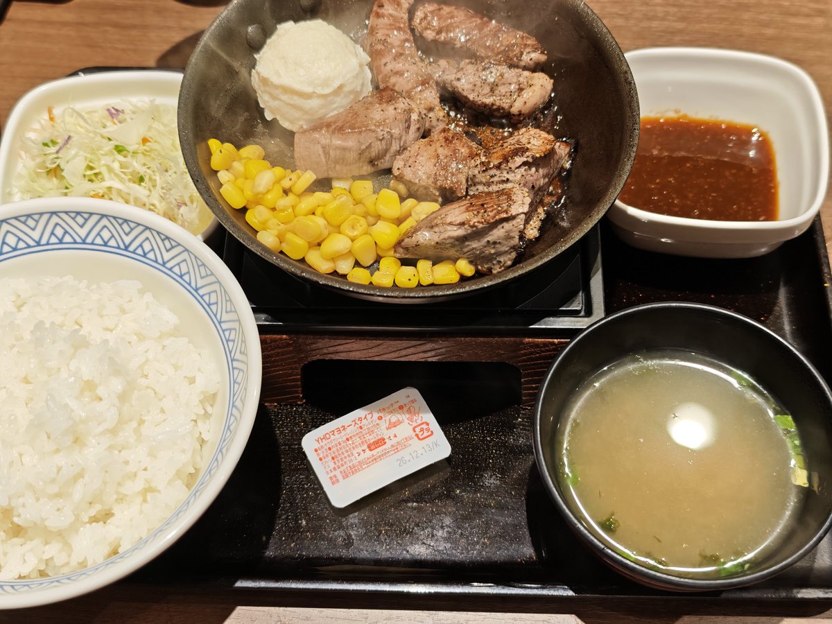 hanesakimiku's tweet photo. お昼は素敵なステーキ食べました
🐂🍚Ψ( 'ч' ☆)

さらに豚汁もꉂꉂ(>ᗜ<*)
 #はねみくイーツ https://t.co/v7rbxFBnql