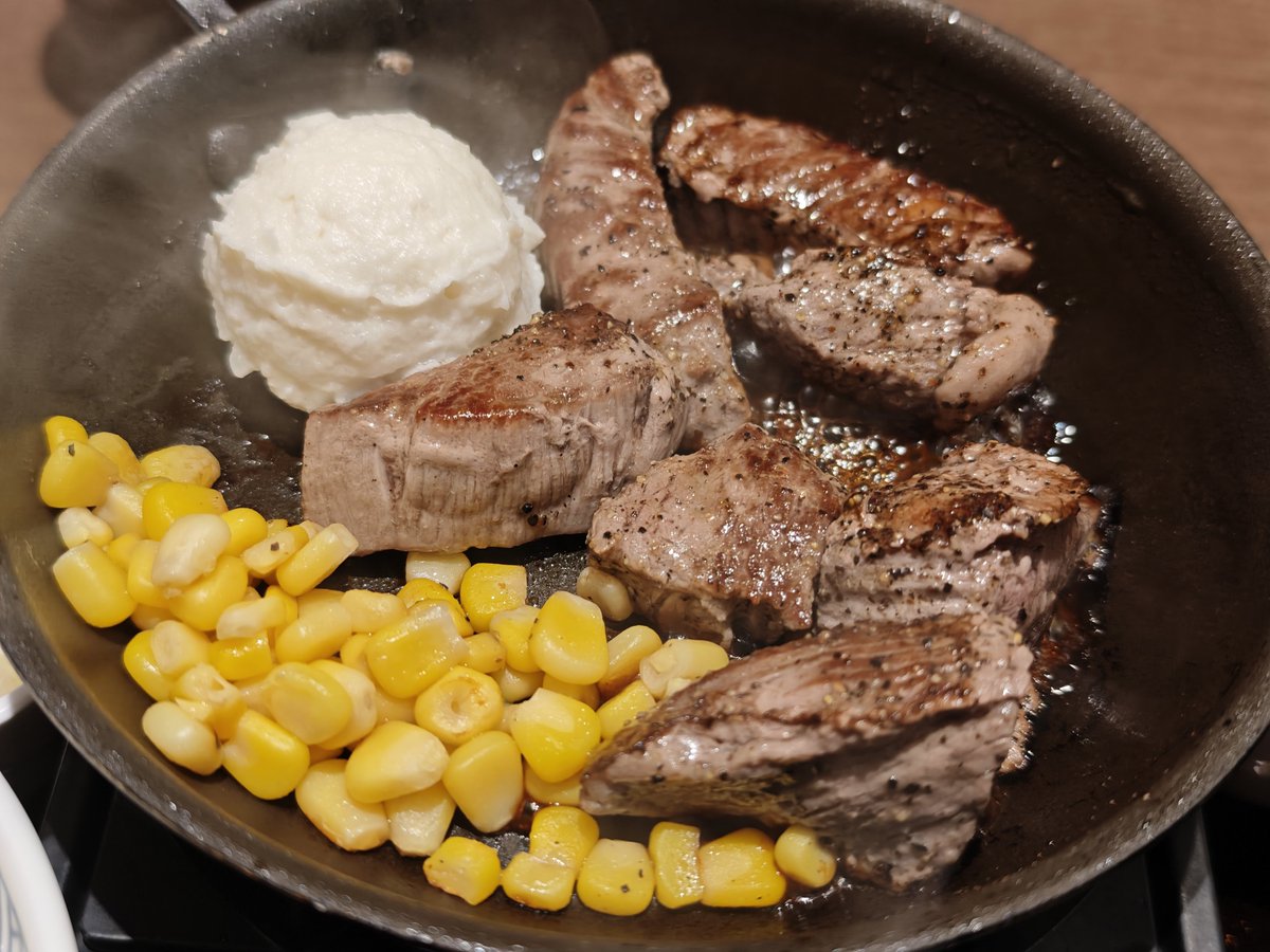 hanesakimiku's tweet photo. お昼は素敵なステーキ食べました
🐂🍚Ψ( 'ч' ☆)

さらに豚汁もꉂꉂ(>ᗜ<*)
 #はねみくイーツ https://t.co/v7rbxFBnql
