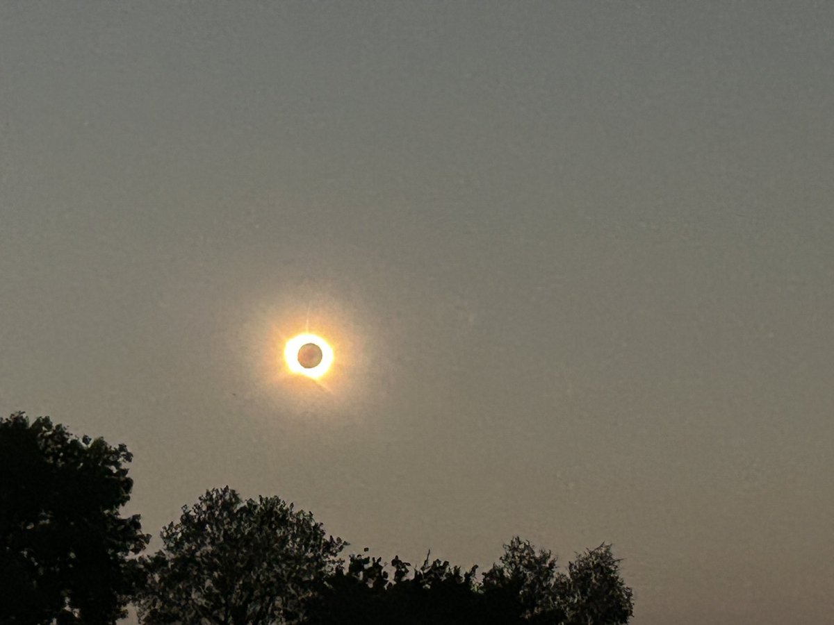 SheerPriya's tweet photo. Unforgettable magical experience of the total solar eclipse from Northern Spain (Lugo, Galicia)… https://t.co/7cjvHNov6G