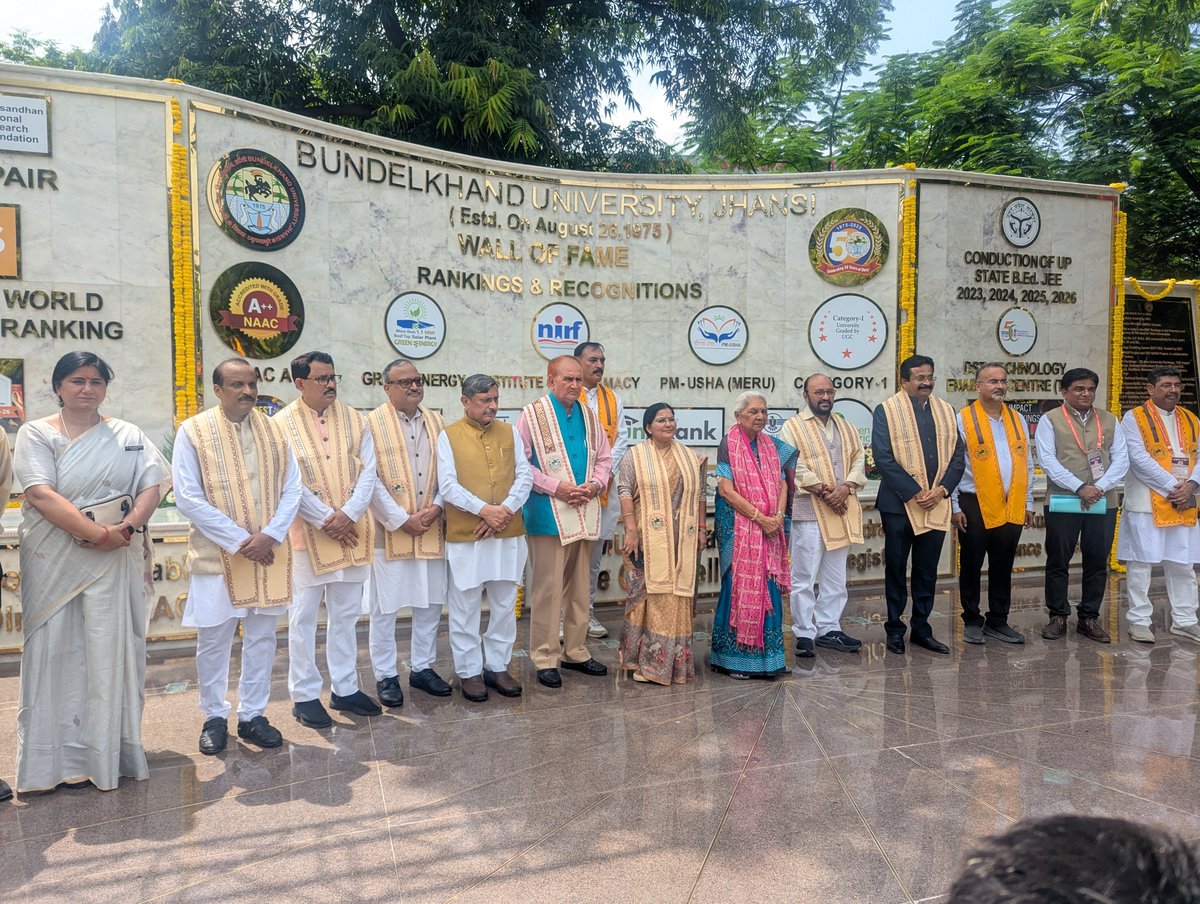DSY1111's tweet photo. 31st Convocation Ceremony 🇮🇳🇮🇳
@BUJHSOFFICIAL https://t.co/HJMrmUXiON