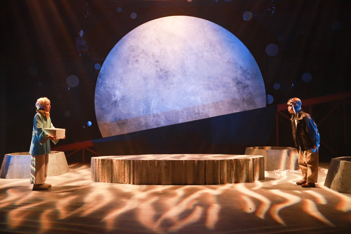Kichi_Theatre's tweet photo. ／
#星の王子さま 
🌟🌙開幕直前ショットを公開🌟🌙
＼

明日より開幕！🎊

開幕に先立ち、
舞台写真を大・大・大公開！！！📸

真っ黒な吉祥寺シアターの空間に、宇宙の星々が出現しました🌌

上演はたったの5回！
この夏だけの『星の王子さま』をお見逃しなく！

🎫ご予約
https://t.co/iwedOVvjgZ https://t.co/zbmrHqzZrc