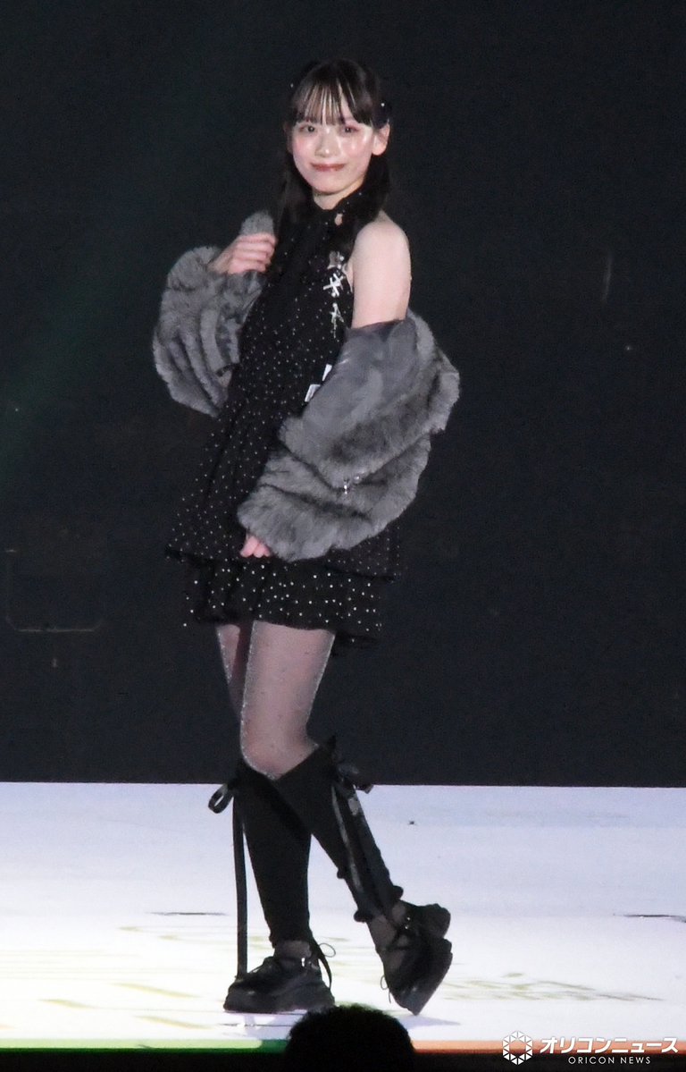 oricon's tweet photo. 【関コレ 26 A/W⭐️】
サッカー選手・上田綺世の妻
モデルの由布菜月、京セラドームに登場❗️
⠀
ミニスカワンピースでランウェイへ
https://t.co/jrfp0MCZkB
⠀
 #関西コレクション https://t.co/OxImd8XZve