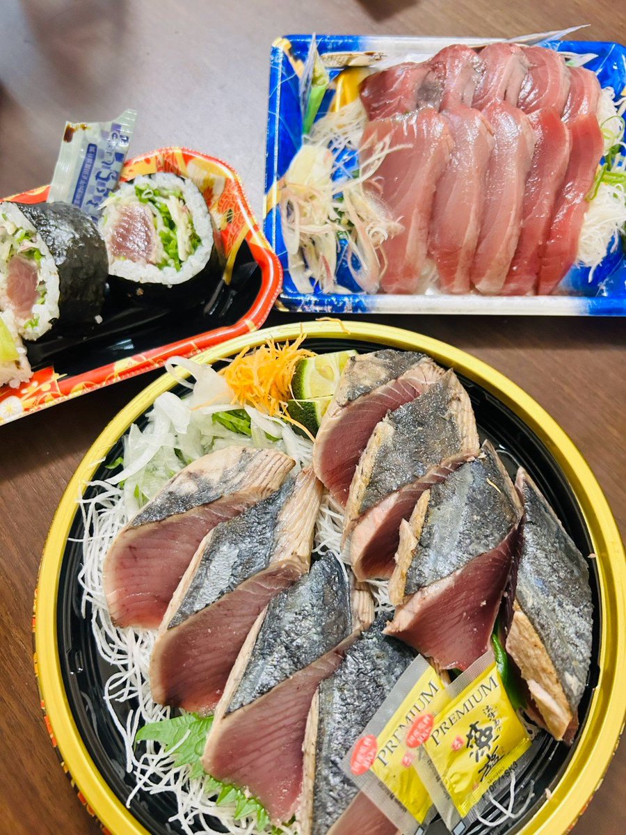 Ewxs8's tweet photo. ひさしぶりの帰省。よさこいも見れて楽しかった😀
やっぱり現場の空気感こみで、楽しむ「お祭り」だなと感じた。踊り子の皆さん楽しそうで最高やった。ただ、暑さの問題によってこれから変えていかなければならない事(開催時期や時間)は多いだろうなと思った。どっちにしろ、運営は大変だろうな～🤔 https://t.co/oqHQIOHAjZ