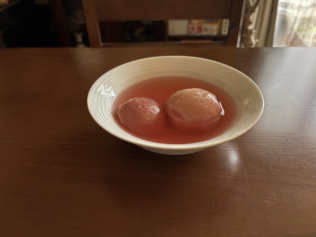 vaskyer's tweet photo. 直売所の地物の硬い桃のコンポート。
皮はつるんと剥けません笑 https://t.co/euYwm1MkYM