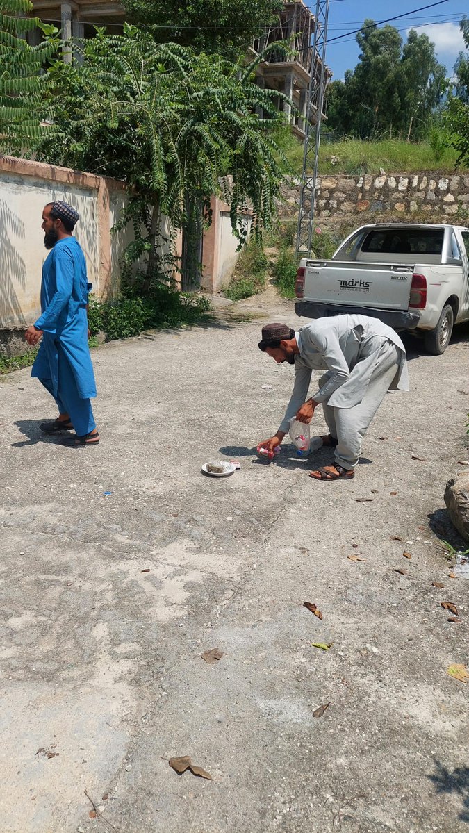 dyotorghar's tweet photo. Pakistan Cleanliness Movement – Day 3

The District Youth Office Torghar organized the third day of the Pakistan Cleanliness Movement in the surroundings of district headquarters residential complex with the active participation of youth volunteers.
@youthaffairsgov https://t.co/ZMigKbxbPF