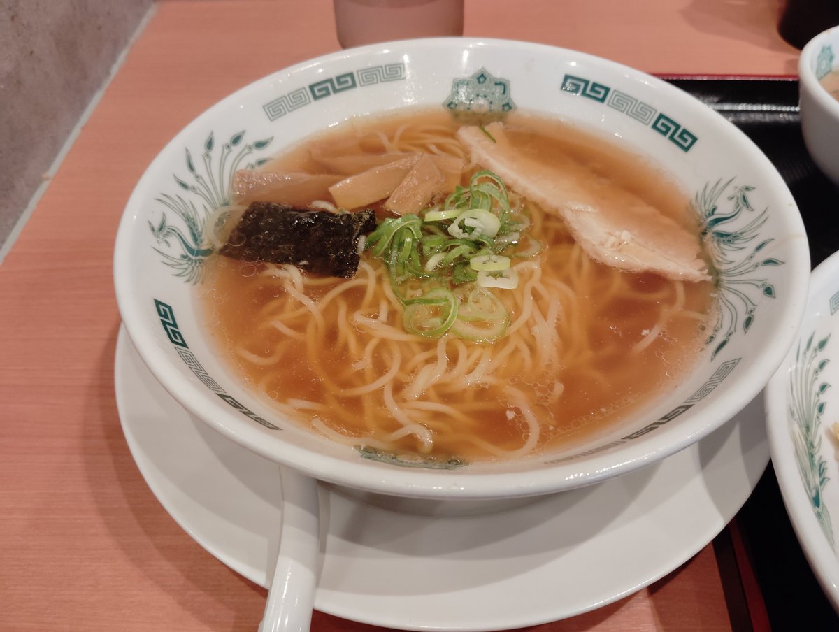 una_kaba's tweet photo. 今日は久しぶりの日高屋久喜店さんにて、中華そば（普通盛り）とチャーハン（普通盛り）食してまいりました🍜
美味かった〜😋 https://t.co/FLduZfd9wI