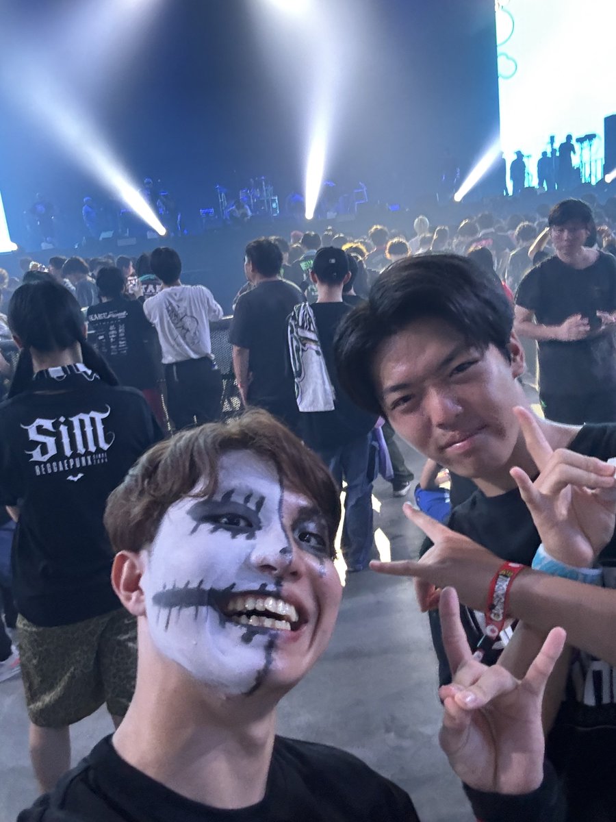 haku_livelife's tweet photo. ズッ友写真！！
ピットでたまたま出会えて嬉しかったー！！今回も写真ありがとー！！
@HAYATOMETAL8810 @waxdt 
#CANNONBALL外伝 #BABYMETAL https://t.co/yCI1uZHWVl