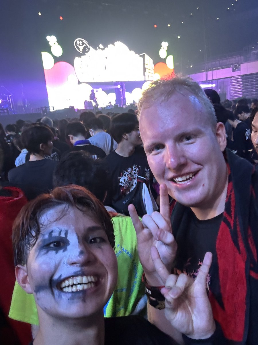 haku_livelife's tweet photo. ズッ友写真！！
ピットでたまたま出会えて嬉しかったー！！今回も写真ありがとー！！
@HAYATOMETAL8810 @waxdt 
#CANNONBALL外伝 #BABYMETAL https://t.co/yCI1uZHWVl
