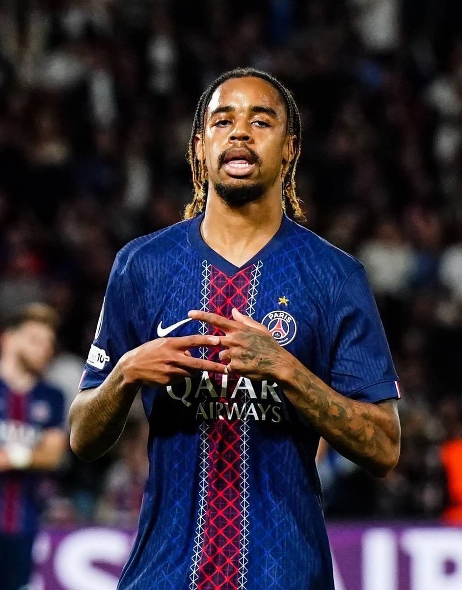 _SDSDC's tweet photo. 🚨🚨| JUST IN: Liverpool are targeting Bradley Barcola for the left wing, with negotiations ongoing with PSG ahead of Deadline Day — Liverpool are 𝐂𝐎𝐍𝐅𝐈𝐃𝐄𝐍𝐓 of reaching a deal. 🔴🇫🇷

(Source: Florian Plettenberg - Sky Germany)

#PL | #PremierLeague https://t.co/Xdz6HMqyGk