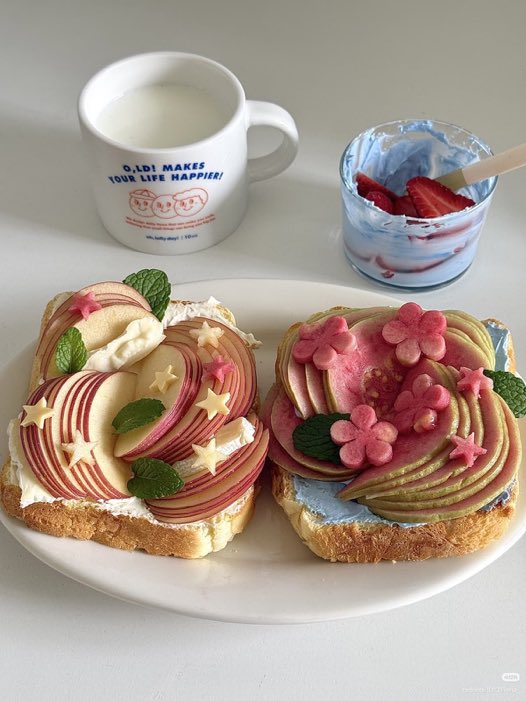 lunecrumbss's tweet photo. pretty whimsical breakfast https://t.co/95275gVK5Z