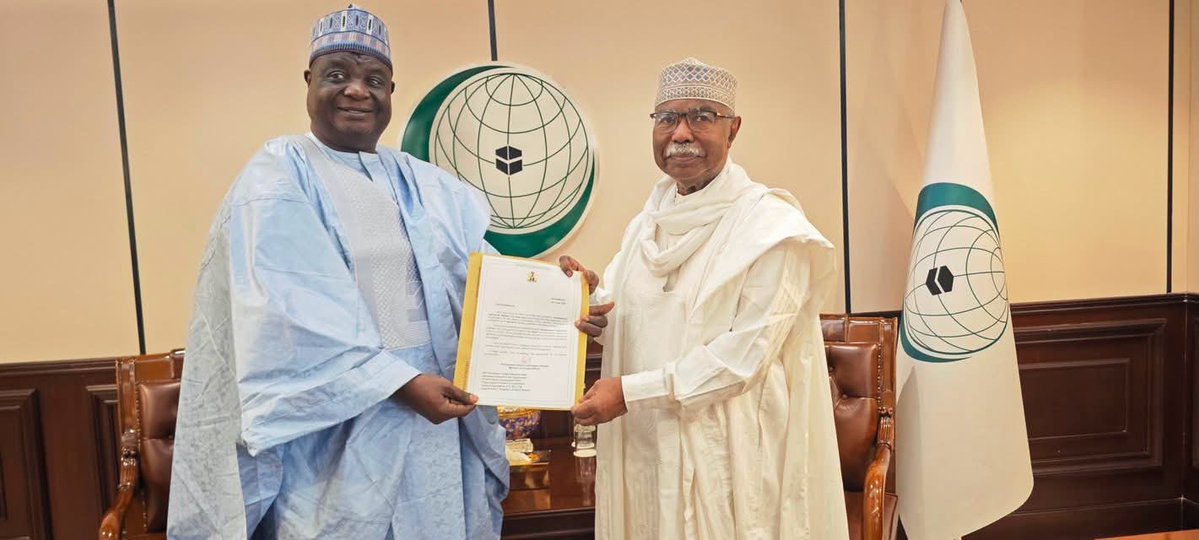 OIC_OCI's tweet photo. #OIC Secretary General Receives Credentials of the New Permanent Representative of #Nigeria https://t.co/4hdlVaK6We