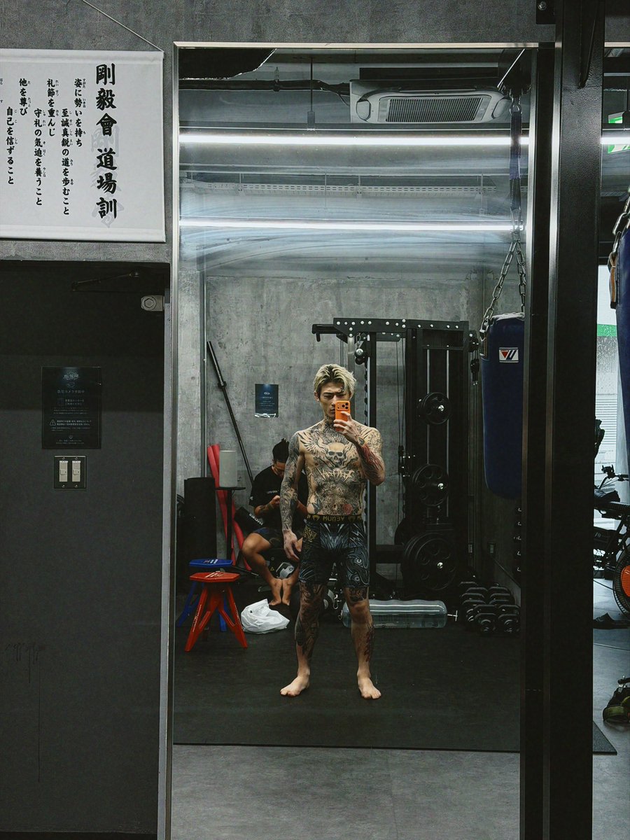 renhiramotoX's tweet photo. ←減量前84     現在76→
後4週間！残り10キロ
小遣い稼ぎと思い出作りにきてる舐めた外国人選手と違って
ダウトベックは本物の戦士
心技体過去最強で挑むぜ！
勝負だ! https://t.co/v5o6QP2eAv
