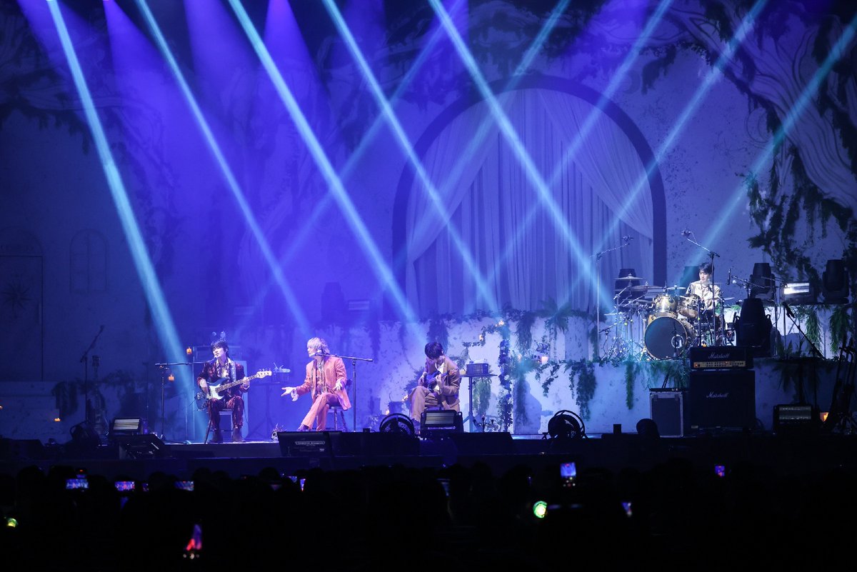 ThaiTicketMajor's tweet photo. ประมวลภาพ FTISLAND ตำนานความร็อกที่ยังมีลมหายใจใน ‘2026 FTISLAND TOUR 0 — XIX — III ‘FaTe’ in BANGKOK’ 🤩

🔴การรอคอยที่คุ้มค่าที่สุด! กับการกลับมาให้พรีมาดอนน่าไทย (Primadonna: ชื่อแฟนคลับอย่างเป็นทางการ) ได้เติมพลังดนตรีอย่างเต็มอิ่ม ในคอนเสิร์ต ‘2026 FTISLAND TOUR 0 — XIX — III ‘FaTe’ in BANGKOK’ ของศิลปิน K-ROCK ระดับตำนาน FTISLAND (เอฟที ไอส์แลนด์) โดยผู้จัดไฟแรงที่ควรค่าแก่การจับตามอง O.N worldwide ที่เนรมิตพื้นที่แห่งการฟื้นคืนจิตวิญญาณของชาวร็อกให้เกิดขึ้น ในวันเสาร์ที่ 8 สิงหาคม 2569 ที่ผ่านมา ณ เอ็มซีซี ฮอลล์ เดอะมอลล์ไลฟ์สโตร์ งามวงศ์วาน

🔴ความสุข ความผูกพัน ตลอด 19 ปีถูกเติมเต็มด้วยเอเนอร์จี้เกินร้อย! พร้อมประกาศก้องว่าพวกเขา FTISLAND ยังอยู่ตรงนี้เสมอ พร้อมเขียนประวัติศาสตร์แห่งดนตรีและเสียงเพลงของพวกเขาให้มีมนต์ขลังมากยิ่งขึ้น ด้วยเวทีการแสดงที่สด ใหม่ เหนือความคาดหมาย ให้ตราตรึงใน ‘FaTe’ นี้ จาก 3 สมาชิกวง นำโดย “อีฮงกี” นักร้องนำผู้มีเสียงร้องอันเป็นเอกลักษณ์ “อีแจจิน” มือเบสสุดวิชวล และ “ชเวมินฮวาน” มือกลอง

📸ชมภาพในเว็บไซต์ : https://t.co/MW3ebpd9LW

#FTISLAND #FT아일랜드 #FaTeinBANGKOK
#프리마돈나 #PRIMADONNA
#오엔기획 #TTMVARIETY #Thaiticketmajor