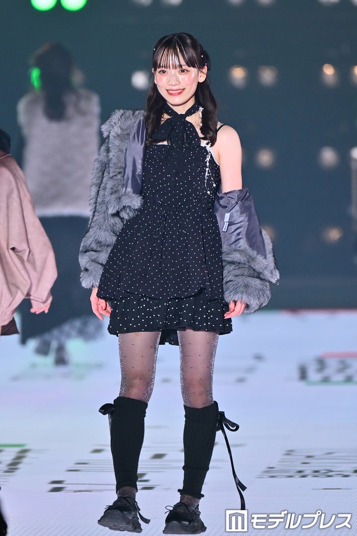 modelpress's tweet photo. 【💖関コレ2026A/W💖】

サッカー日本代表 上田綺世選手の妻・由布菜月「関コレ」で堂々ランウェイ

ファージャケットから美肩チラ見せ✨

📸高画質写真
https://t.co/fgUpFKZAyW

#関西コレクション https://t.co/zQQh0nkEfu