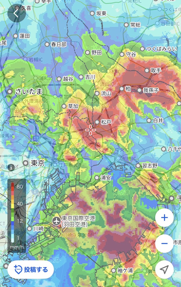 river_windx's tweet photo. ヒェ〜！台風🌀の時より雷⚡️を伴った土砂降りになってる😩
断続的なゲリラ豪雨はやばいね。
大雨警報も出てるし…。 https://t.co/QsM5x2yBPJ