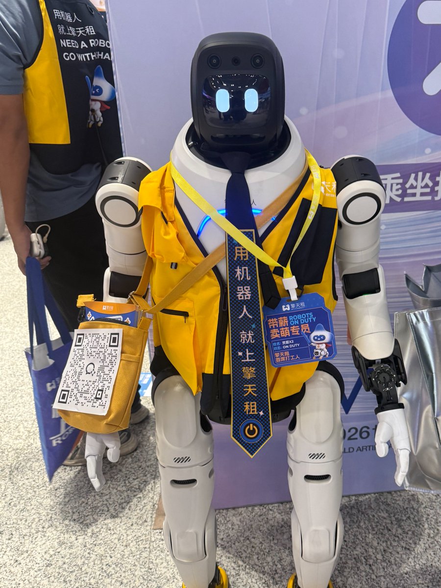 DeNA_Startups's tweet photo. 【現地レポ】先月上海で行われた中国最大のAIイベント「WAIC 2026」にDeNAチームで行ってきました🇨🇳

・AIロボットは「サブスク」の時代へ 
・「おもちゃ」の進化 
・多様なウェアラブルデバイス

現地で目撃した「注目のAIプロダクト」を、明日からご紹介します！ お楽しみに✨ https://t.co/Oa0qJvYadW